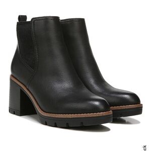 Naturalizer Women's Madalynn Gore Booties in black.